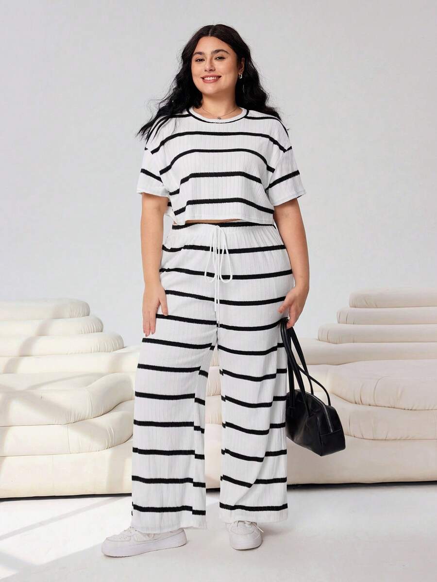 SHEIN EZwear 大尺碼條紋T恤與長褲2件式休閒套裝,夏季女款2件套 - 黑與白 - 查看 1