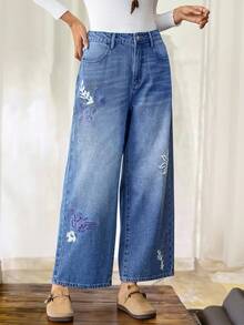 EMERY ROSE 女士宽松修身刺绣太阳口袋阔腿休闲牛仔裤，中蓝色宽松直筒图案刺绣长裤，适合音乐节、休闲外出、新年和圣诞节穿着。 - 中等水洗藍 - 查看 4