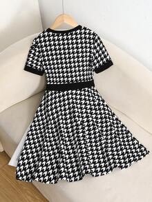 SHEIN Gaun Rajut Kasual Modis Serbaguna untuk Anak Perempuan Remaja, Motif Patchwork Huruf dan Logo, dengan Ikat Pinggang, Cocok untuk Akhir Pekan, Jalan-jalan Santai, dan Kembali ke Sekolah. - Khaki - View 5