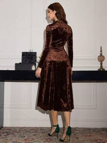 Modelyn Robe mi-longue élégante en velours avec design de goutte évidée pour femmes, vert émeraude, convient pour les occasions formelles en automne/hiver