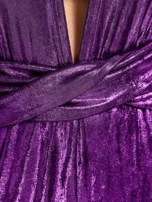 Cravure Große Größen Jumpsuit für Damen mit tiefem V-Ausschnitt, Langarm und sexy weitem Bein, in Metallic-Optik - Violett - Übersicht 8