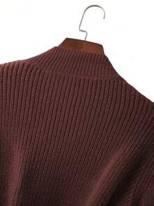 GlowEve CURVE Cardigan Rajut Musim Dingin Wanita Ukuran Besar, Sweater Kancing Depan Pas Badan Bergaya Sederhana Warna Polos - Coffee Brown - View 5