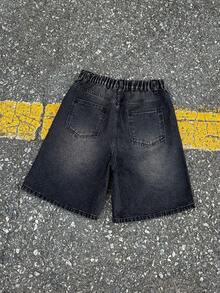 Shorts en jean noirs amples, confortables et simples, style décontracté vintage cool Y2K pour ados. Vêtements de base pour garçons ados, idéaux pour la rentrée scolaire, le collège, les sorties, les festivals et la plage. Tenues streetwear pour l'automne, l'hiver et la rentrée scolaire.