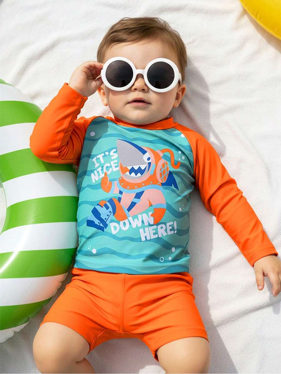 SHEIN 2件装婴儿/幼儿男童可爱鲨鱼印花弹力速干舒适针织泳衣，适合游泳、海滩、泳池、冲浪、度假、夏季 - 亮橙色 - 查看 1