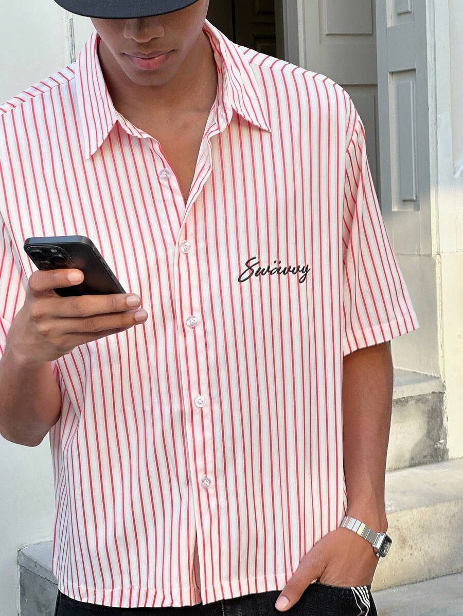 Manfinity VCAY 男士竖条纹落肩短袖休闲纽扣衬衫，夏季百搭 - 白色 - 查看 1