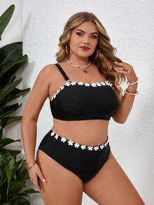 SHEIN CURVE+ 大码女式黑色纯色3D花卉装饰沙滩度假泳衣套装 - 黑與白 - 查看 4