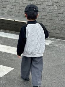 SHEIN Little Byeori 2件套男童休闲撞色长袖卫衣+灯芯绒弹力腰裤套装，秋冬返校时尚男女童装 - 黑與白 - 查看 3