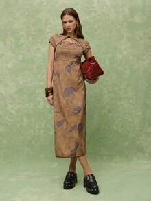 Nöista 印花中长连衣裙，修身剪裁，短袖设计，饰以柔美花卉图案。尽显女性柔美、优雅、迷人气质，是春季造型、浪漫约会、晚餐、特殊场合以及轻松打造从白天到夜晚造型的理想之选。 - 橄欖綠 - 查看 5