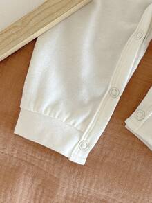 新生女宝宝休闲可爱卡通图案针织白色长袖连体衣 - 白色 - 查看 5