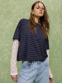 Nöista 条纹宽松T恤叠穿蕾丝长袖上衣，打造轻松活泼的叠穿造型。宽松舒适的版型，搭配牛仔裤，是春季、初夏休闲穿搭和日常穿着的理想之选。 - 藍色 - 查看 7