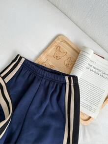 SHEIN Little Byeori 两件套男童休闲宽松圆领撞色滚边卫衣和运动裤套装，适合返校、生日、新生儿派对、节日聚会、秋冬季穿着。 - 寶藍色 - 查看 9