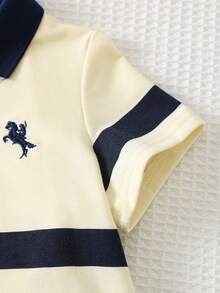 Cozy Pixies Áo thun cổ polo, khóa kéo nửa thân, màu be và hồng đào nhạt, thêu họa tiết ngựa, dành cho bé trai. - Màu be - Xem 5