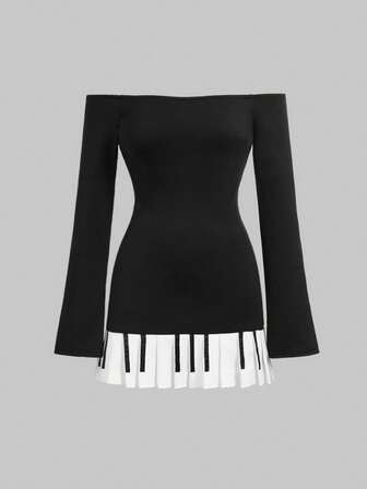 Robe mini ajustée pour femmes avec épaules dénudées, manches évasées et ourlet en piano