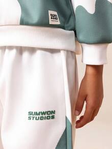 SUMWON 男童撞色卫衣和运动裤套装，圆领长袖抽象印花休闲运动服套装，适合度假穿着 - 綠色 - 查看 5
