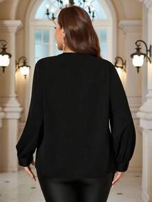 EMERY ROSE Blusa de cuello con muesca de unicolor y talla grande versátil - Multicolor - Ver 2