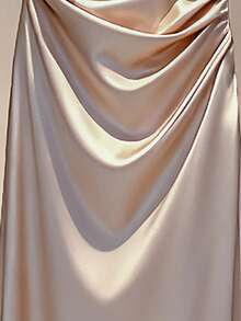 Franclia 法式独家设计，褶皱领吊带连衣裙，饰有纽扣，适合春夏穿着。