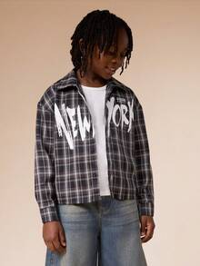 SUMWON 男童格子长袖衬衫，饰有纽约图案印花，常规版型，适合休闲校园穿着。 - 墨綠色 - 查看 1