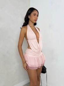 SHEIN Glamour 两件套粉色露背吊带性感V领露背无袖不对称迷你裙套装，秋季服装，节日派对嘉年华套装，街头服饰，女士夜店套装，约会之夜套装，女士生日套装，优雅高贵，派对必备，圣诞套装，复古风，都市舒适，街头风格，缎面毕业礼服，露背上衣套装，情人节套装 - 粉色 - 查看 4