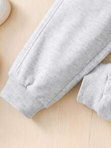 SHEIN Young Girl 2pcs Leopard Panel Contrast Sequin Colorblock Loose Fit Drop Shoulder Sweatshirt & Sweatpants Outfits ,For Christmas,Great For Casual & Daily Wear & School Daily In Autumn & Winter.Mom And Daughter Matching.