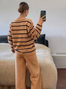 DAZY Bộ đồ mặc nhà mùa đông 2 chiếc áo dệt kim kẻ sọc jacquard và quần ngủ rộng màu trơn cho nữ - màu nâu - Xem 2