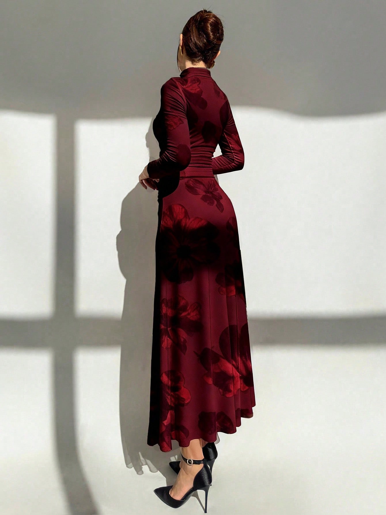 Aloruh فستان طويل الأكمام بياقة عالية مطبوع بالزهو...