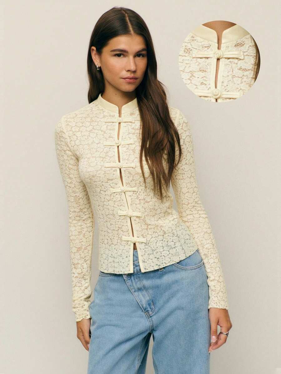 Nöista 蕾丝纽扣上衣，缎面滚边，适合女性秋季穿着。既可作为办公室的别致叠穿，又可作为哥特风单品，百搭百搭，适合万圣节或圣诞节穿着。 - 杏色 - 查看 1