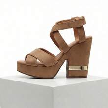 Plataformas para mujer, plataformas HK 3-M en color Melle, sandalias de tacón alto con diseño moderno y elegante, cuentan con una plataforma frontal que aporta estabilidad y un tacón ancho ideal para uso prolongado. Incluyen pulsera al tobillo con hebillas metálicas ajustables para un mejor ajuste . Su tono neutro combina fácilmente con outfits casuales o de vestir, convirtiéndolas en una opción perfecta para eventos, salidas o el día a día. - Melle - Ver 2