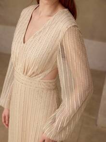 MOTF PREMIUM 女士亮片网纱V领灯笼袖半透明连衣裙，适合约会和派对穿着 - 杏色 - 查看 2