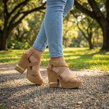 Plataformas para mujer, plataformas HK 3-M en color Melle, sandalias de tacón alto con diseño moderno y elegante, cuentan con una plataforma frontal que aporta estabilidad y un tacón ancho ideal para uso prolongado. Incluyen pulsera al tobillo con hebillas metálicas ajustables para un mejor ajuste . Su tono neutro combina fácilmente con outfits casuales o de vestir, convirtiéndolas en una opción perfecta para eventos, salidas o el día a día. - Melle - Ver 4