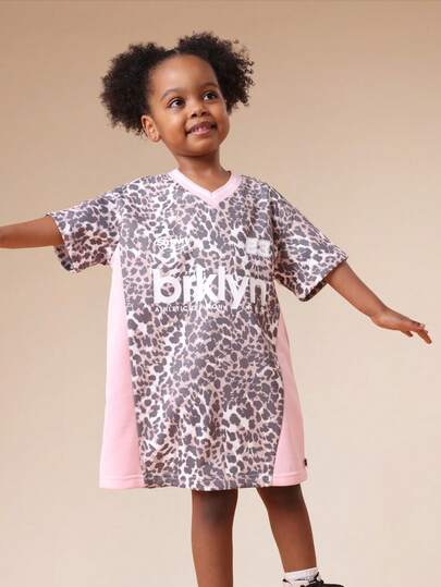 SUMWON 布鲁克林运动队豹纹V领短袖连衣裙，侧边拼接43号撞色设计，女童款