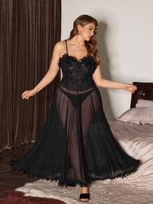 Slumberist 加大码 3D 立体花卉装饰网纱透视蕾丝拼接鱼骨腰身设计长款睡裙 - 黑色 - 查看 3