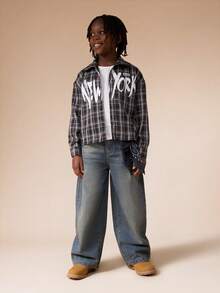 SUMWON 男童格子长袖衬衫，饰有纽约图案印花，常规版型，适合休闲校园穿着。 - 墨綠色 - 查看 5