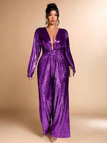 Cravure Große Größen Jumpsuit für Damen mit tiefem V-Ausschnitt, Langarm und sexy weitem Bein, in Metallic-Optik - Violett - Übersicht 4