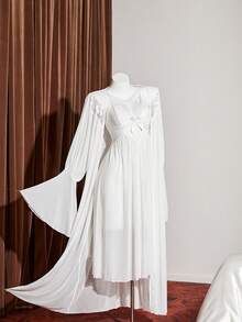 Slumberist 情人节性感网纱蕾丝边吊带睡袍，喇叭袖，女士睡衣套装 - 白色 - 查看 9