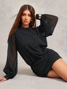 L'Amorae فستان شيفون نقطي قصير للنساء - أبيض وأسود - مشاهدة 2