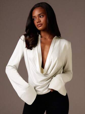 Athîral Women's Fashionable Sexy Solid Color Plunging Neckline Long Sleeve Top