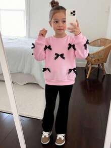 SHEIN 女童宽松大码蝴蝶结撞色装饰贴花卫衣搭配修身喇叭裤套装，适合户外活动、日常上学穿着。返校季、秋冬季，保暖舒适，适合秋冬季休闲日常穿着及上学穿着，女童冬季服装，日常上学穿着，母女/姐妹亲子装。 - 西瓜粉 - 查看 7