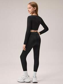 SHEIN Bộ đồ thể thao thường ngày 3 món màu đen dành cho bé gái 8-12 tuổi, gồm áo khoác dài tay có khóa kéo và dây rút, áo tank top hai dây và quần legging cạp cao có đai chéo, tất cả đều được làm từ chất liệu co giãn cao cấp, thích hợp cho tập nhảy, tập thể dục, chạy bộ và đạp xe thường ngày. - màu đen - Xem 2