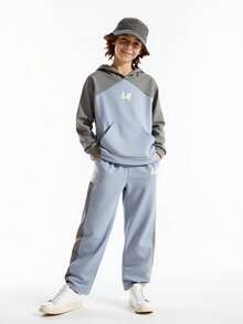 SHEIN Casuvi Kids 男童连帽撞色LR刺绣长袖卫衣和运动裤两件套休闲运动服 - 彩色 - 查看 8
