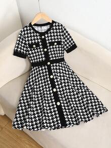 SHEIN Gaun Rajut Kasual Modis Serbaguna untuk Anak Perempuan Remaja, Motif Patchwork Huruf dan Logo, dengan Ikat Pinggang, Cocok untuk Akhir Pekan, Jalan-jalan Santai, dan Kembali ke Sekolah. - Khaki - View 3
