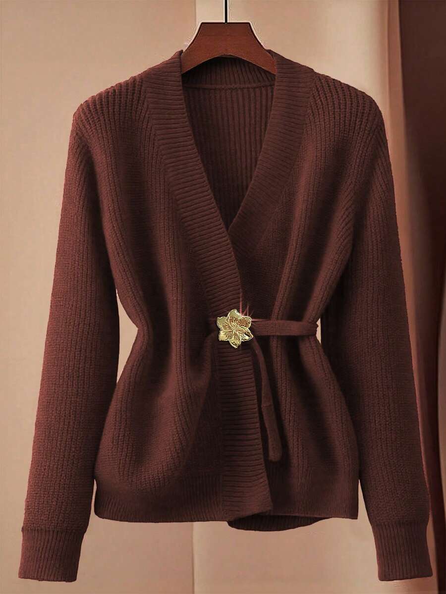 GlowEve CURVE Cardigan Rajut Musim Dingin Wanita Ukuran Besar, Sweater Kancing Depan Pas Badan Bergaya Sederhana Warna Polos - Coffee Brown - View 1
