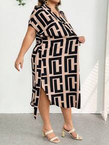 SHEIN CURVE+ 大码女式几何印花V领蝙蝠袖短袖休闲连衣裙/2026/新年 - 咖啡棕 - 查看 6