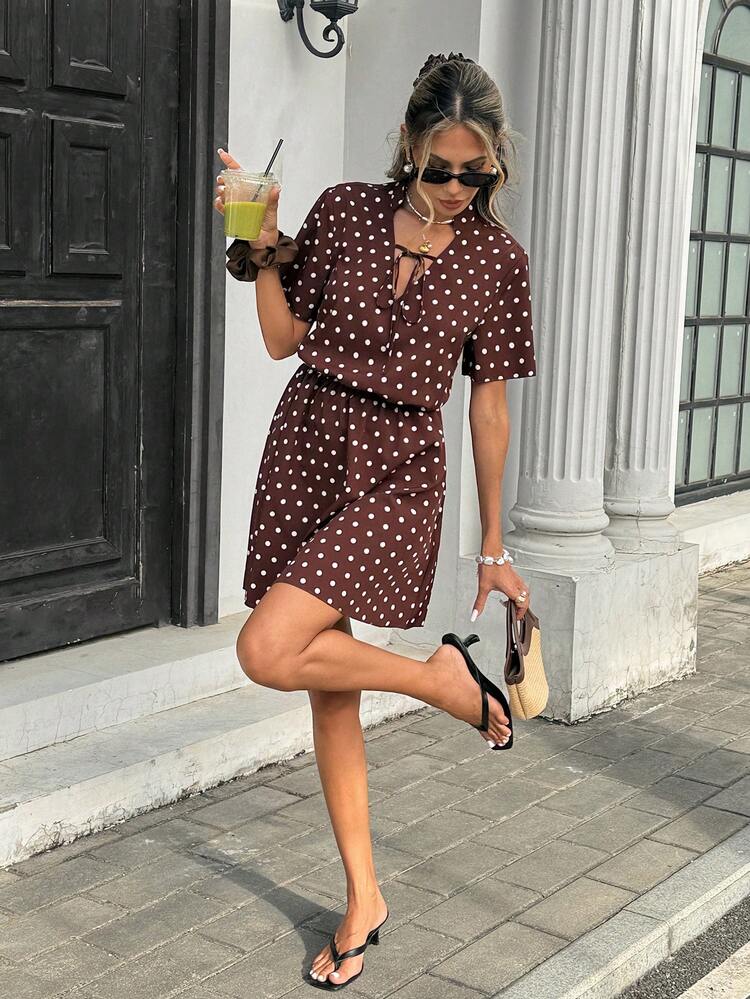 SHEIN Frenchy Women's Contrast Polka Dot Casual Mini Dress Summer, Polka Dot Dress Women,Brown Dress,Elastic Rubber Band Waist Slimming Dress,French-Style Retro Polka Dot Short-Sleeve Dress For Women, Women Vacation Dress,Elegant Summer Resort Dress,Elegant Dresses For Women,Holiday Dress,Summer Holiday Outfits,Beach Dress - Brown - View 7