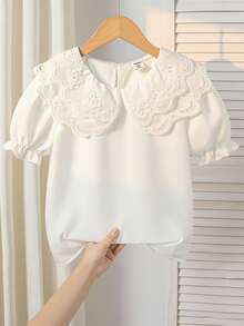 SHEIN Áo sơ mi trắng dài tay cổ ren thêu dành cho bé gái vừa thoải mái, thời trang, thanh lịch lại ngọt ngào. Phù hợp để mặc hàng ngày và trong các dịp lễ hội mùa xuân, hè và thu, cũng như các lễ hội ở Trung Đông. - trắng - Xem 6