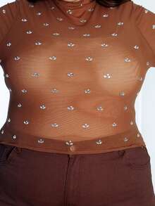 Pretty and Ole Top Elegante, Glamorosa e Sexy com Decoração de Strass Feita à Mão e Tecido de Tule Transparente para Mulheres Plus Size, Outono, Inverno, Primavera e Verão - Castanho - Visão 4