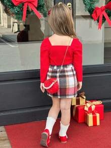 SHEIN Elladie kids 2 件套圣诞节年轻女孩休闲日常荷叶边肩部 T 恤上衣 + 经典红白格子不对称下摆裙装，时尚百搭，适合圣诞节和其他场合，秋冬季 - 紅色 - 查看 2