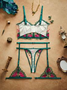 Flower Embroidery Hollow Out Sexy Lingerie Set For Going Out - Green - View 2