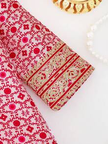 SHEIN 女婴A字圆领七分袖连衣裙。A字廓形经典时尚，适合各种宝宝体型。充满中东节日风情，适合节日庆典、家庭聚会和引人注目的外出活动；展现宝宝神秘高贵的优雅气质。 - 彩色 - 查看 5