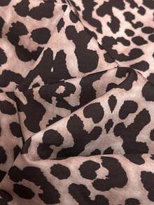 SHEIN Frenchy Áo sơ mi nữ thời trang tay loe cổ ve áo họa tiết da báo, áo in hình động vật, ve áo ngoại cỡ dễ thương với bèo nhún tương phản, kiểu Pháp cổ điển dáng rộng tôn dáng, mùa xuân, nữ, vintage, phong cách thường ngày cho kỳ nghỉ xuân. - màu nâu - Xem 11