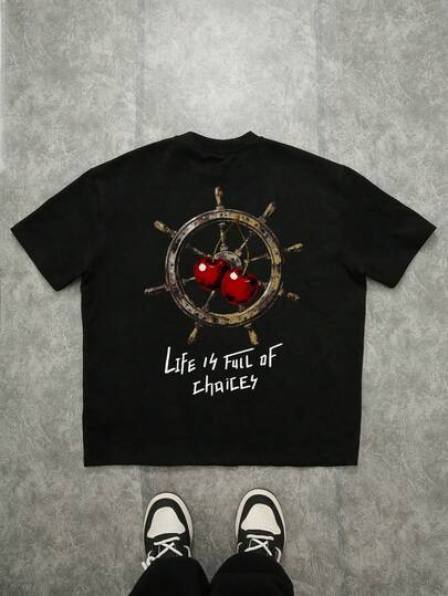 Manfinity ZONE917 ZONE917 宽松做旧复古方向盘和樱桃标语印花 100% 纯棉短袖 T 恤（宽袖、领口、下摆）